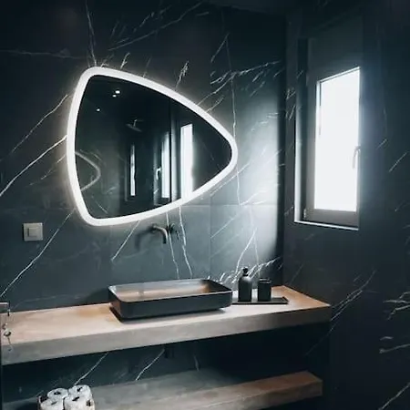 Deluxe *